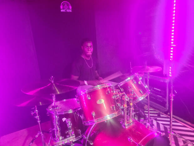 WizzyStar – UK rapper, singer, producer & drummer WizzyStar UK rapper, singer, drummer and producer official artist photo